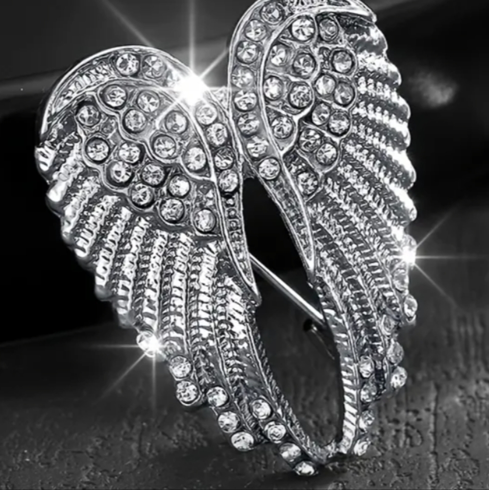 🆕 Elegant Silver Angel Wing Brooch! NEVER Worn. Beautiful Piece.